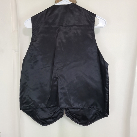 Hungarian Woman's Embroidered Outer Vest, Size: Medium Color: Floral - Picture 14 of 14